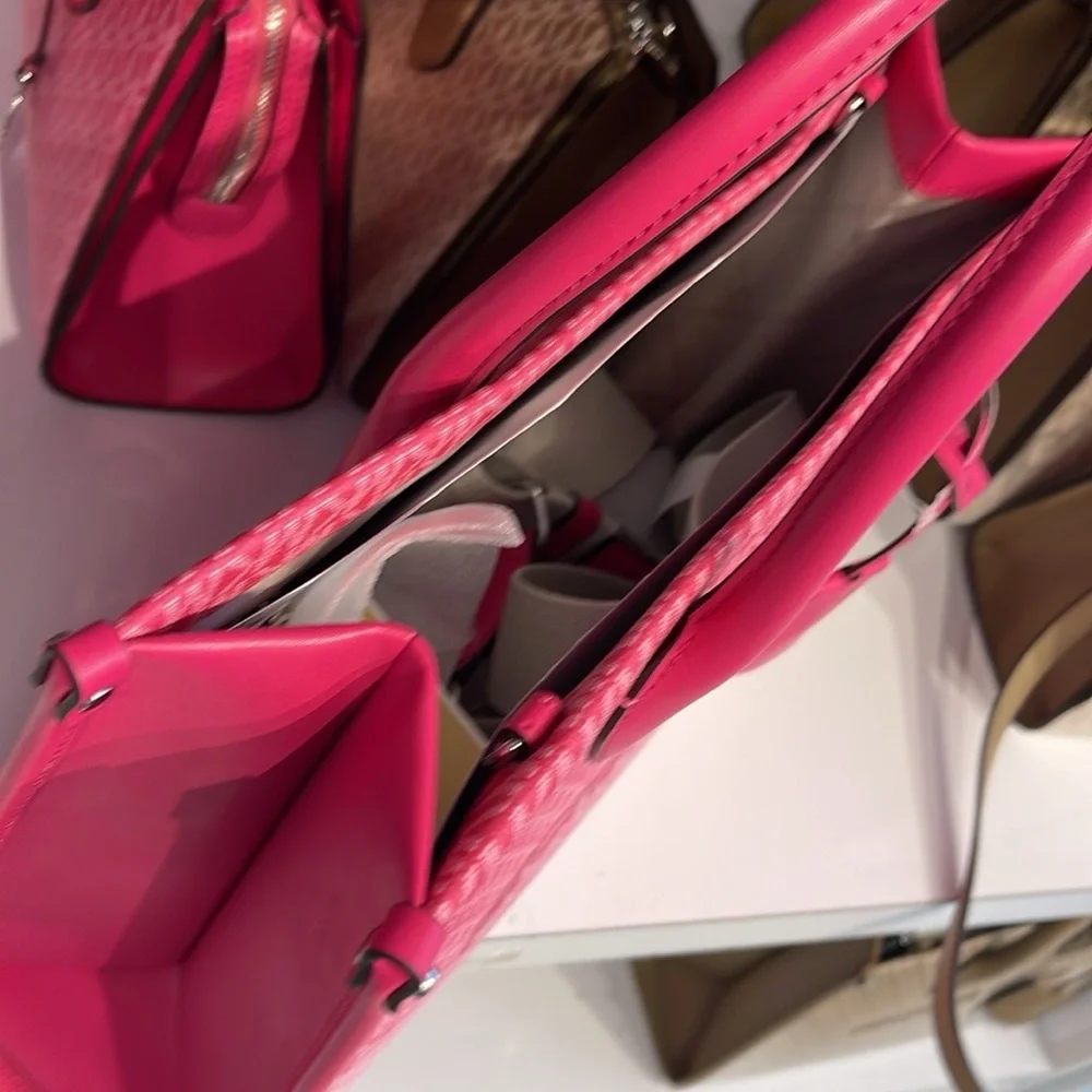 Michael Kors Mirella Medium Ombré Logo EW Tote Bag 
Dragonfruit 
NWT - Picture 7 of 14